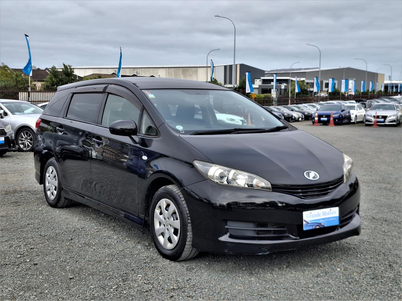 2012 Toyota Wish LOW KM.Rear camera.7 seater.8 Airbags.
