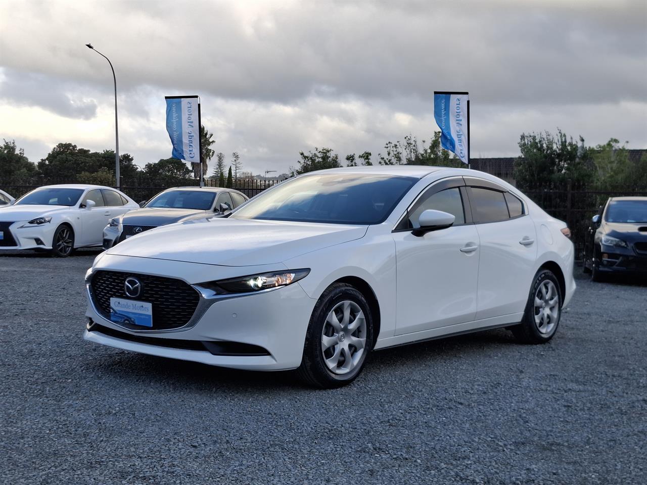 2021 Mazda 3 HUD.Rear camera.Radar cruise.Park sensors. Carousel 12