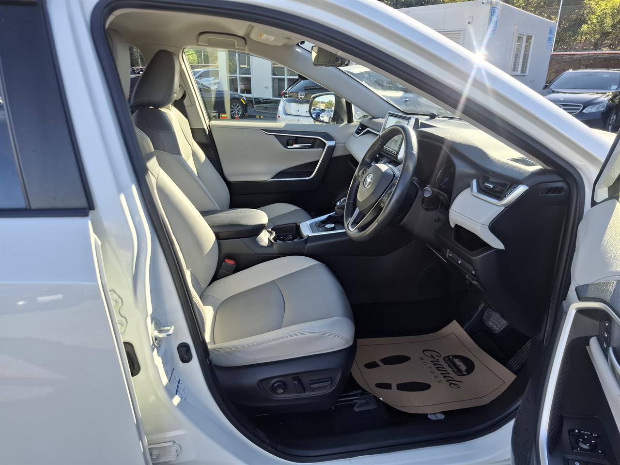 2020 Toyota RAV4 Hybrid.4WD.Leather.Lane assist.Radar cruise.Rear cam.Park sens.Alarm. Carousel 18