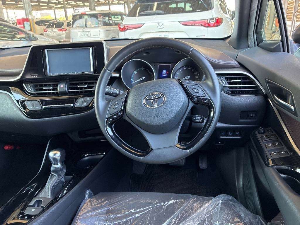 2017 Toyota C-HR Transit Hybrid G model Carousel 12