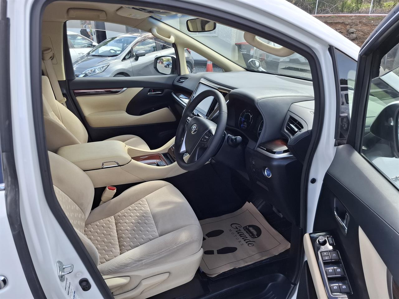 2016 Toyota Vellfire Hybrid.Radar cruise.Rear camera.Park sens.8 Airbags. Carousel 18