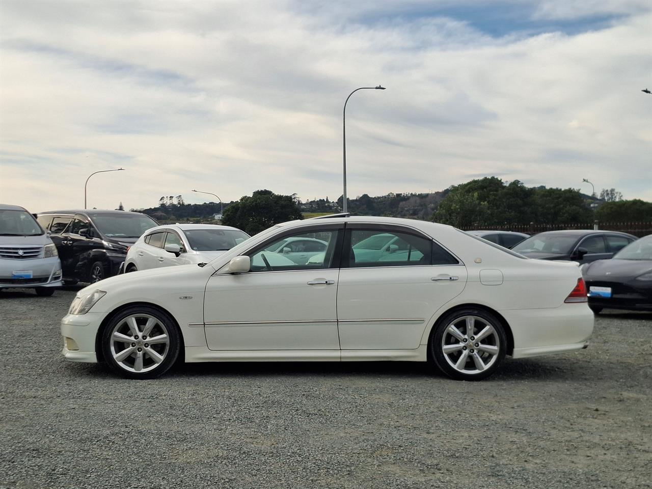 2005 Toyota Crown Athlete.Sunroof.Cruise control.LOW KM. Carousel 11