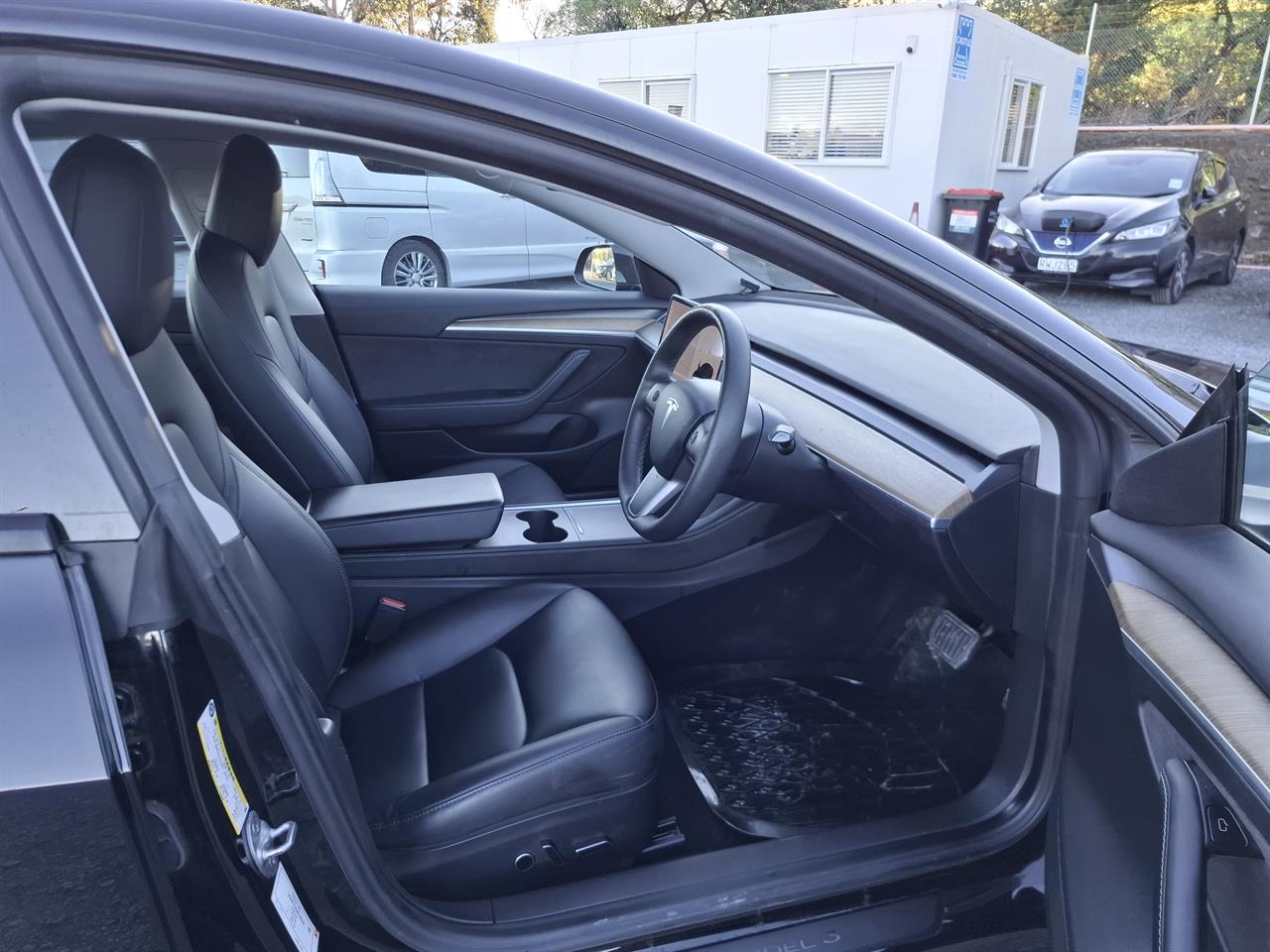 2021 Tesla Model 3 STANDARD RANGE PLUS. PANOROOF. Carousel 1