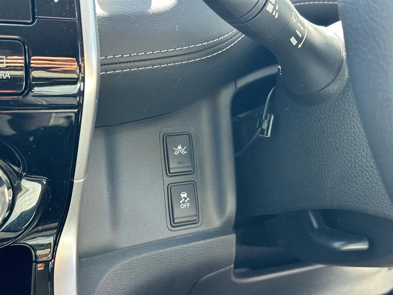 2017 Nissan Serena Highway Star.Hybrid.8 seats.360 camera.Safery radar.Cruise control.Park sensors. Carousel 9