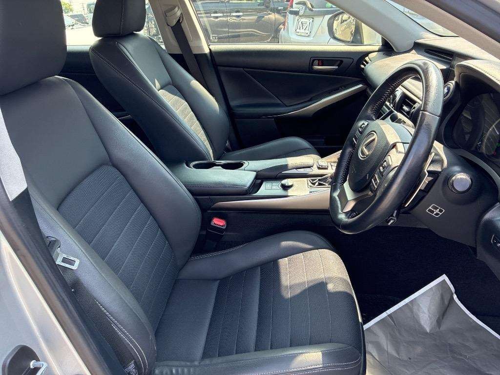 2017 Lexus IS 300h Transit Hybrid Carousel 2