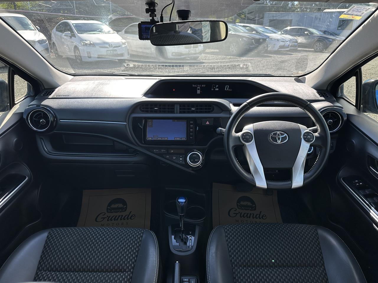 2015 Toyota Aqua Urban.Rear camera.Button start.Alloys.New tires. Carousel 5