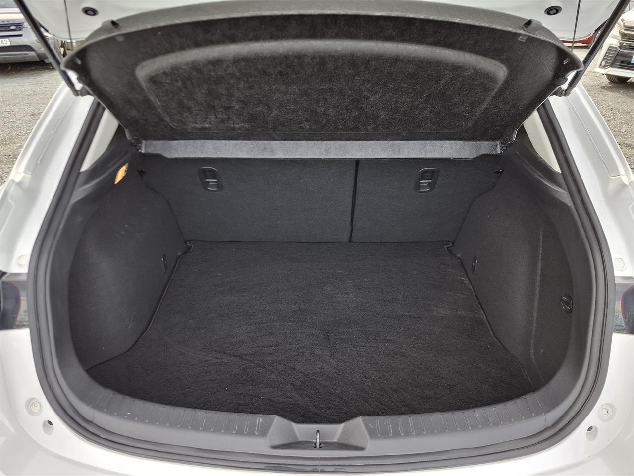2015 Mazda Axela Skyactiv.Cruise control.Blind spot.Rear camera. Carousel 17