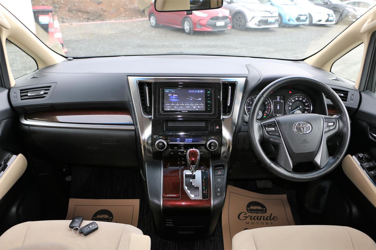 2017 Toyota Vellfire 8 seats.Rear camera.Park sensors.10 Airbags.Button start. Carousel 5