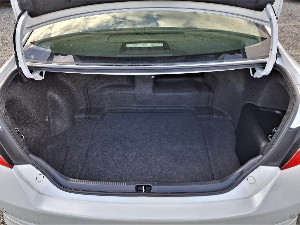 2012 Toyota Camry Hybrid.Gspec.Leather.Cruise control.8 Airbags Carousel 1