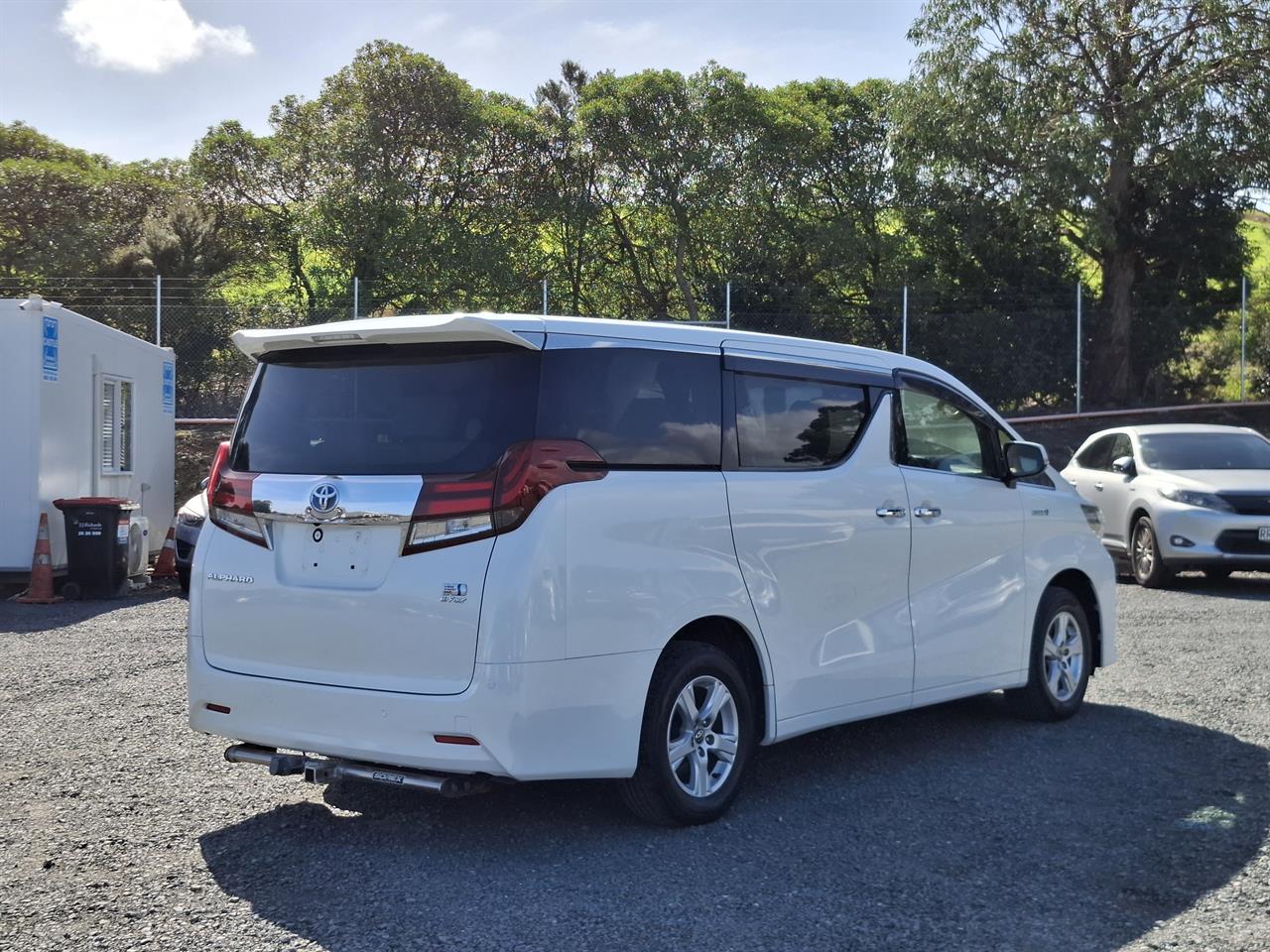 2015 Toyota Alphard Hybrid.Cruise control.Rear cam.Park sensors.Elec doors.8 SRS Airbags Carousel 16