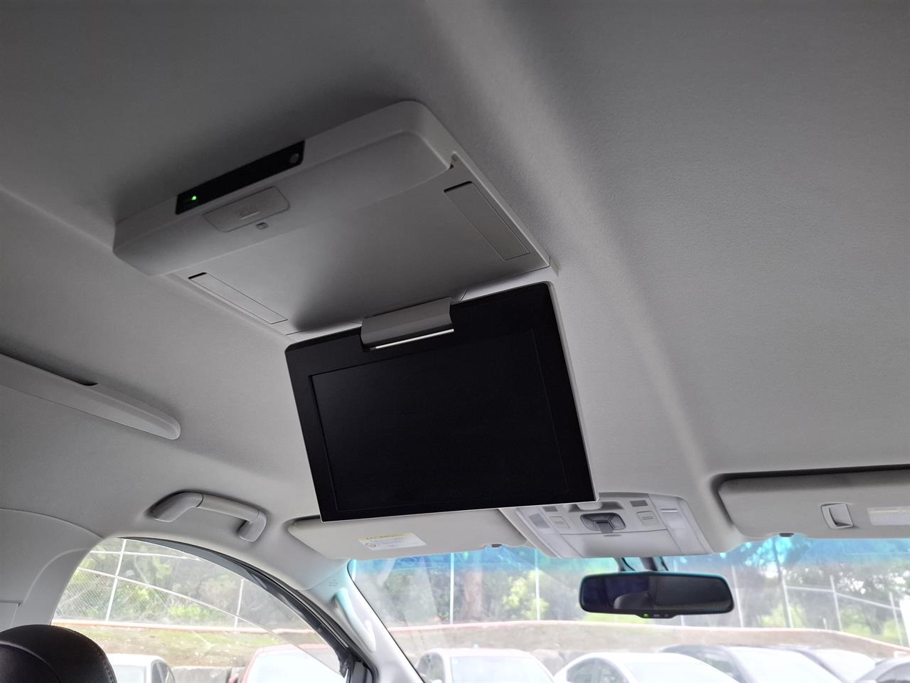 2013 Toyota Vellfire Golden Eye.Park sensors.Rear cam.Cruise control.8 Airbags. Carousel 2