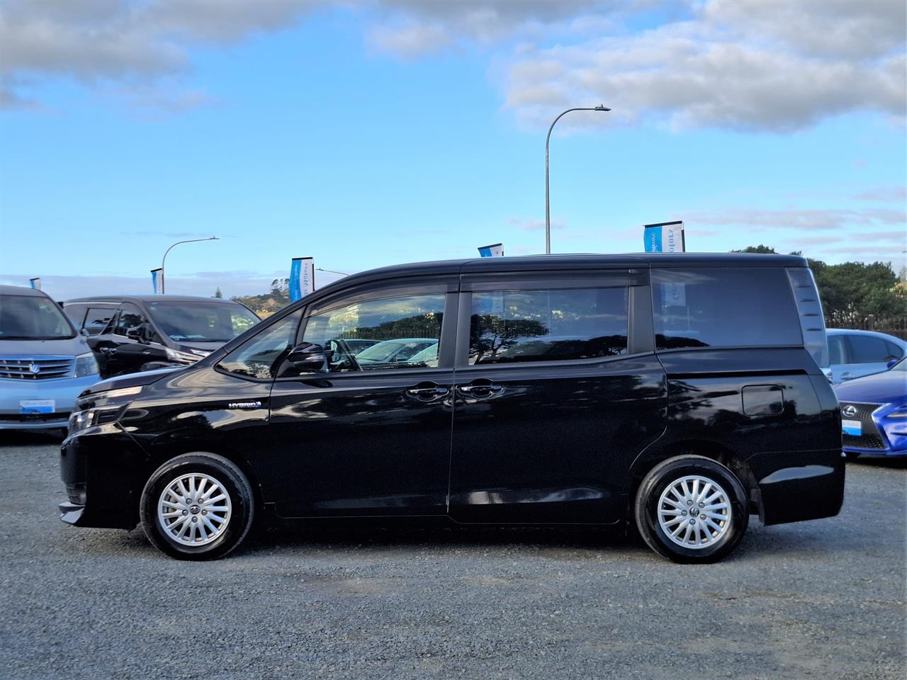 2014 Toyota Voxy Hybrid.Cruise control.Rear camera.7 seater.SRS Airbags. Carousel 13