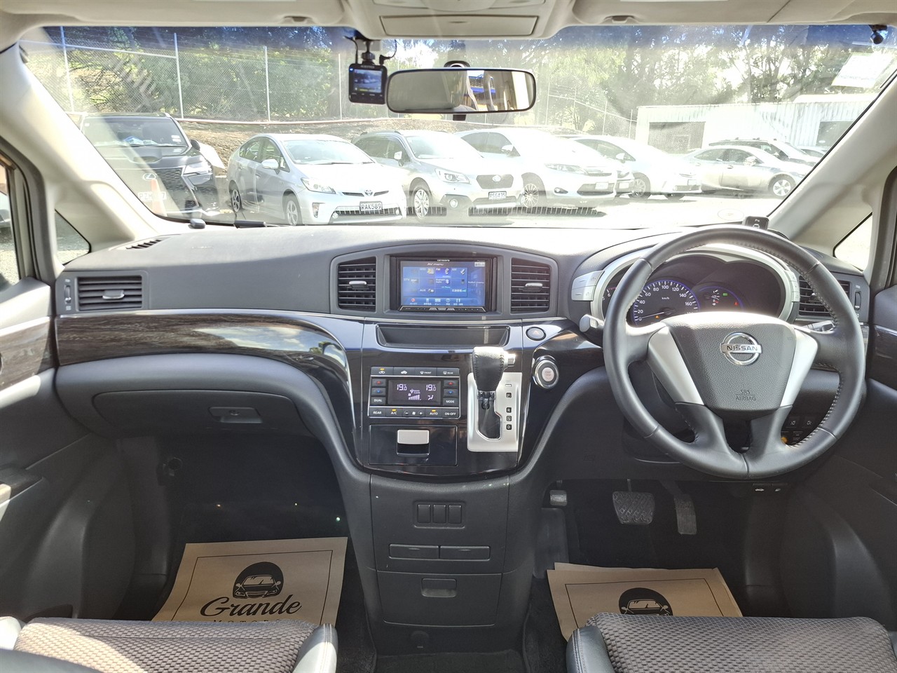 2012 Nissan Elgrand Highway star.Rear camera 7 Seats Carousel 16