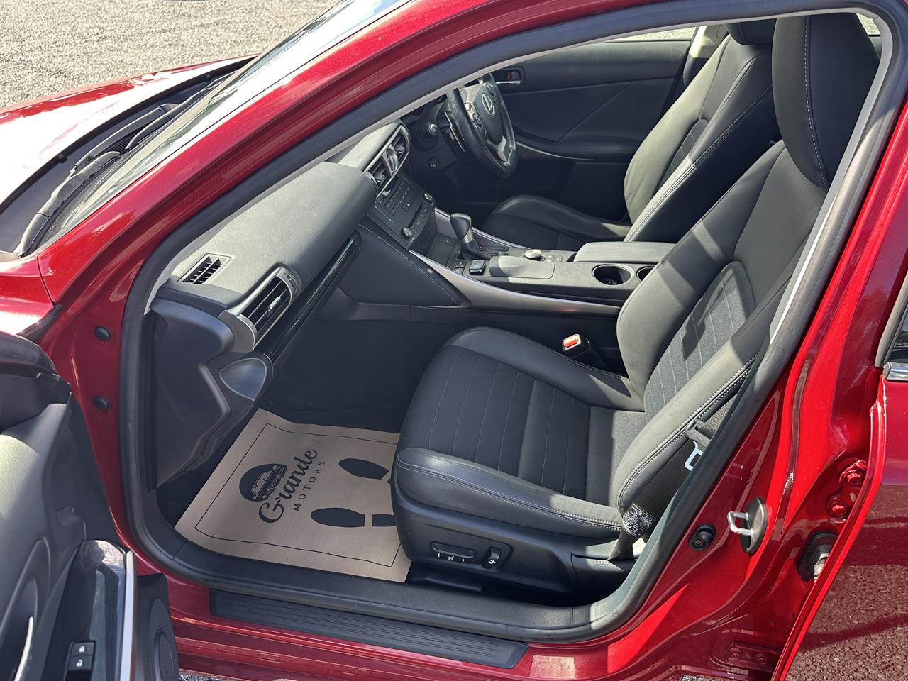2015 Lexus IS 300h Hybrid.Sunroof.Cruise control.Alarm.10 Airbags.Rear camera.Park sens. Carousel 3