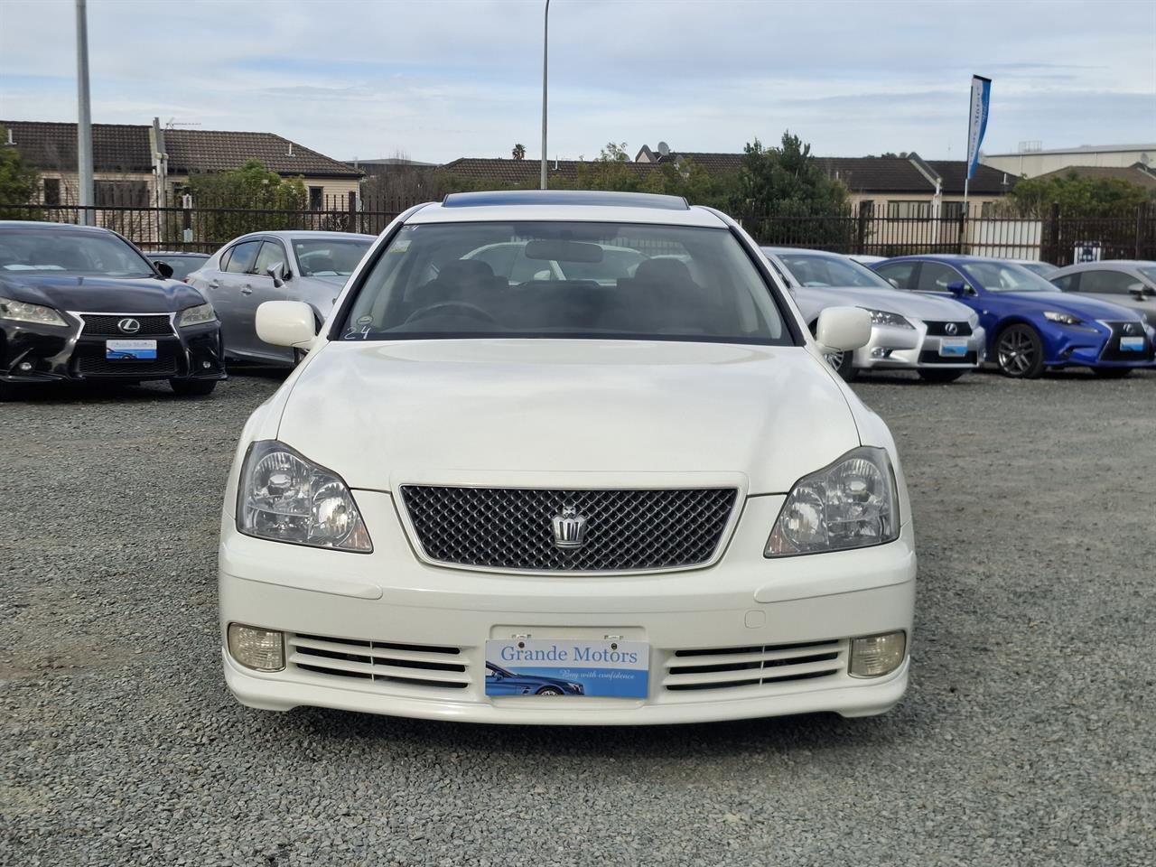 2005 Toyota Crown Athlete.Sunroof.Cruise control.LOW KM. Carousel 9