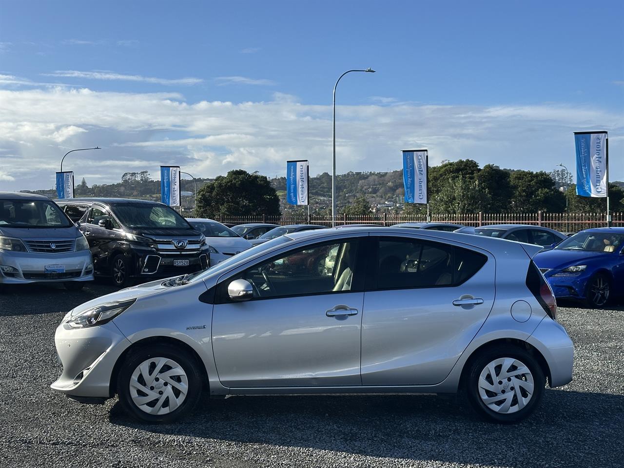 2018 Toyota Aqua G.Leather.8 Airbags.Cruise control.Lane assist.Safety radar. Carousel 14