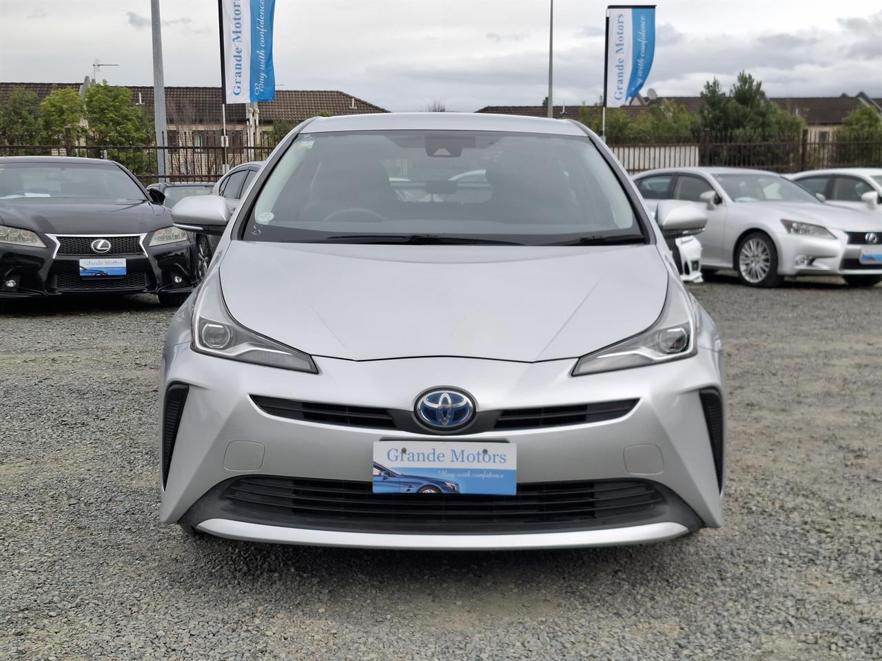 2019 Toyota Prius S.Radar cruise.Lane assist.Safety radar.Rear cam.8 Airbags. Carousel 11