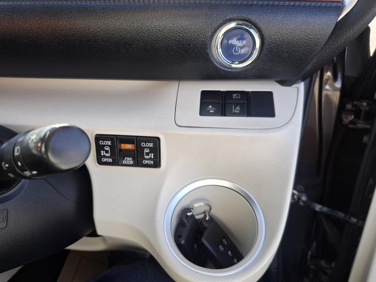 2016 Toyota Sienta Hybrid G.7 seats.Lane assist.Safety radar.Button start. Carousel 1
