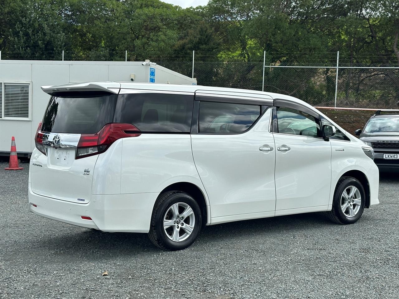 2016 Toyota Alphard Hybrid.7seats.Cruise control.Park sensors.Rear cam.Elec doors.Alarm. Carousel 2