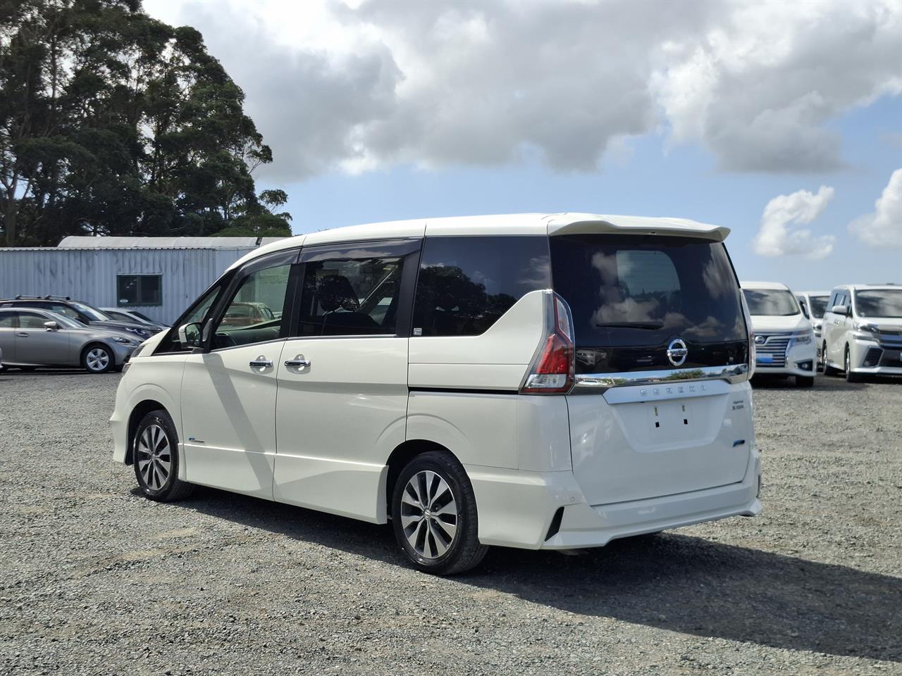 2017 Nissan Serena Highway star.Hybrid.Pro-pilot.Radar cruise.360°camera.Park sensors. Carousel 15