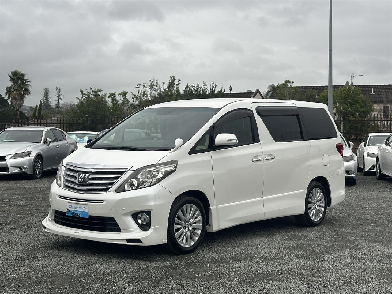 2013 Toyota Alphard 8 seater.Rear camera.Park sensors.Cruise control.8 SRS Airbags. Carousel 13