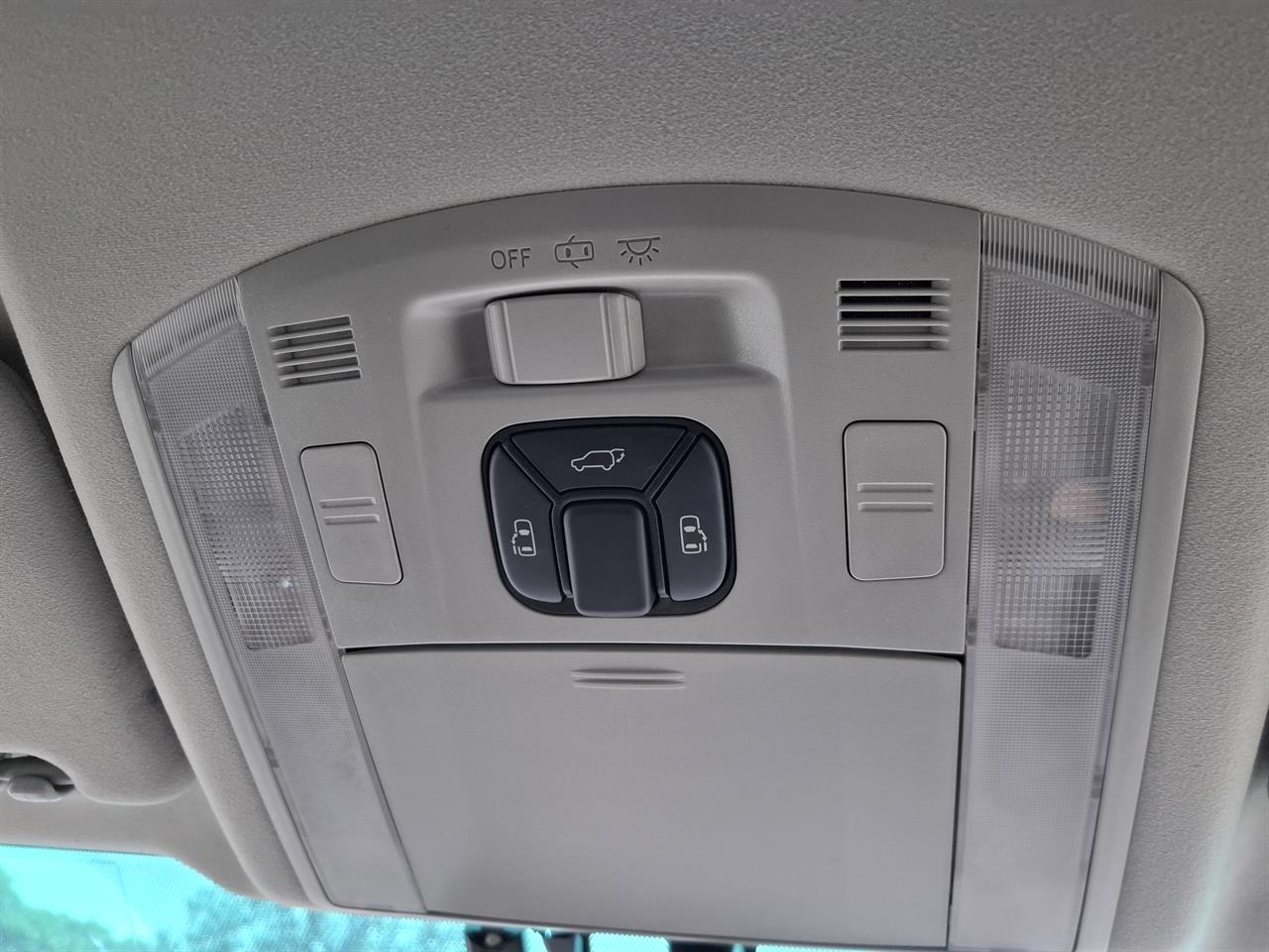 2013 Toyota Vellfire Golden Eye.Park sensors.Rear cam.Cruise control.8 Airbags. Carousel 8