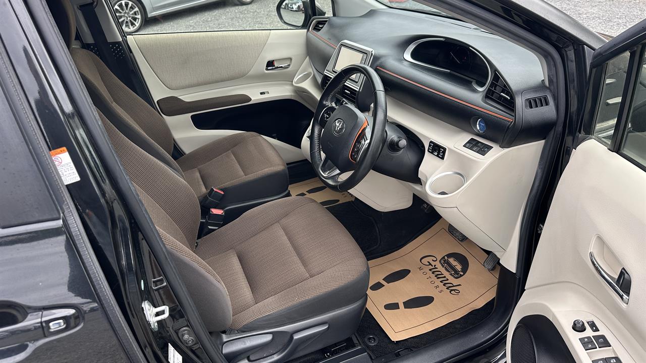 2017 Toyota Sienta Hybrid G.7 seats.Lane assist.Safety radar.Button start.Alloys Carousel 17