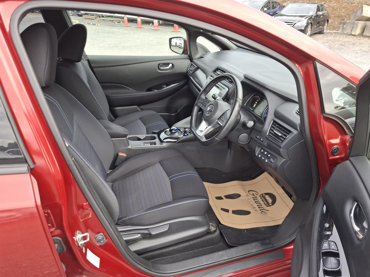 2017 Nissan Leaf 40KW.SOH 85%.Android/ApplePlay.360°camera.Safety radar.Park sensors. Carousel 18