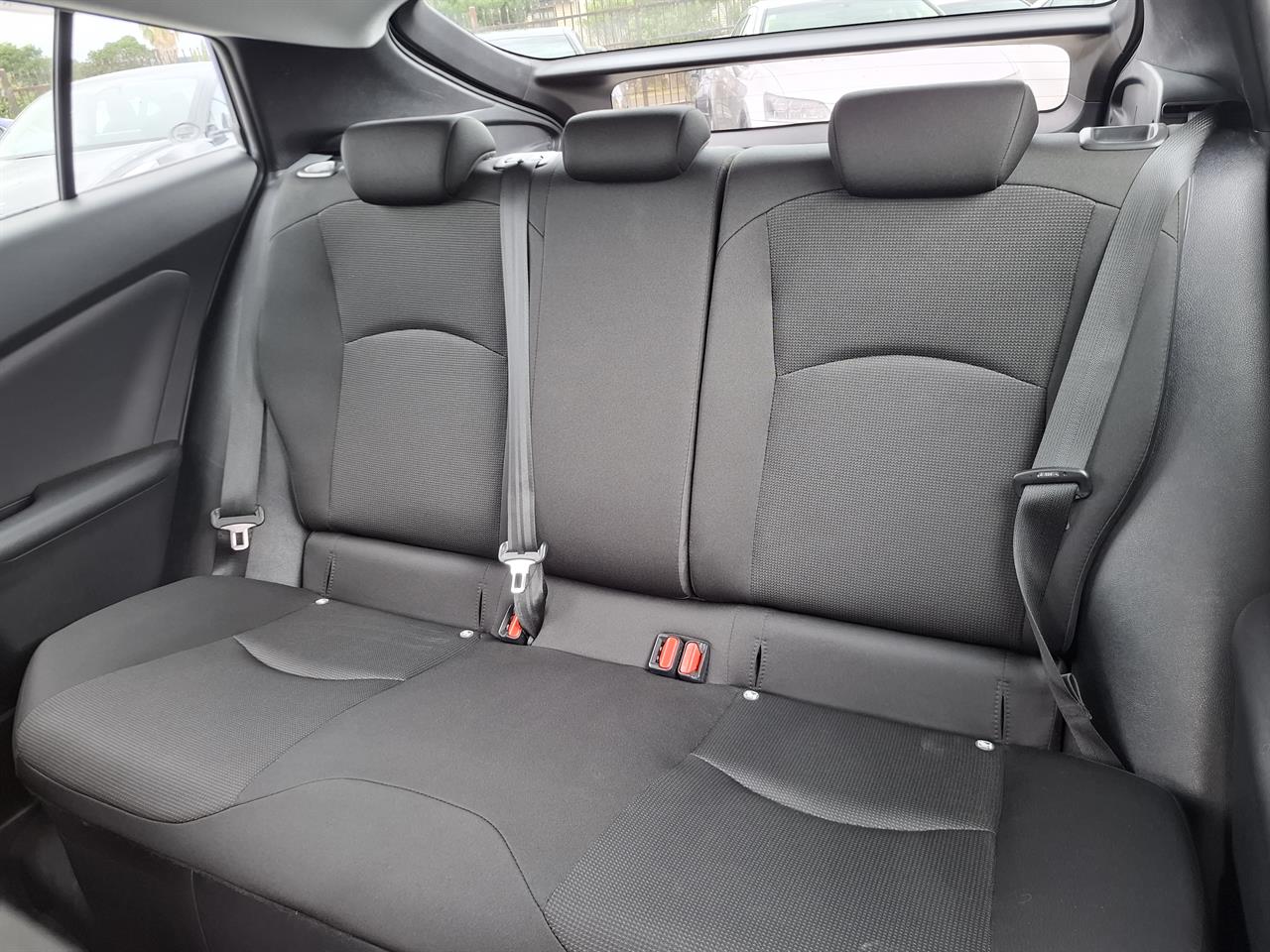 2019 Toyota Prius S.Radar cruise.Lane assist.Safety radar.Rear cam.8 Airbags. Carousel 4