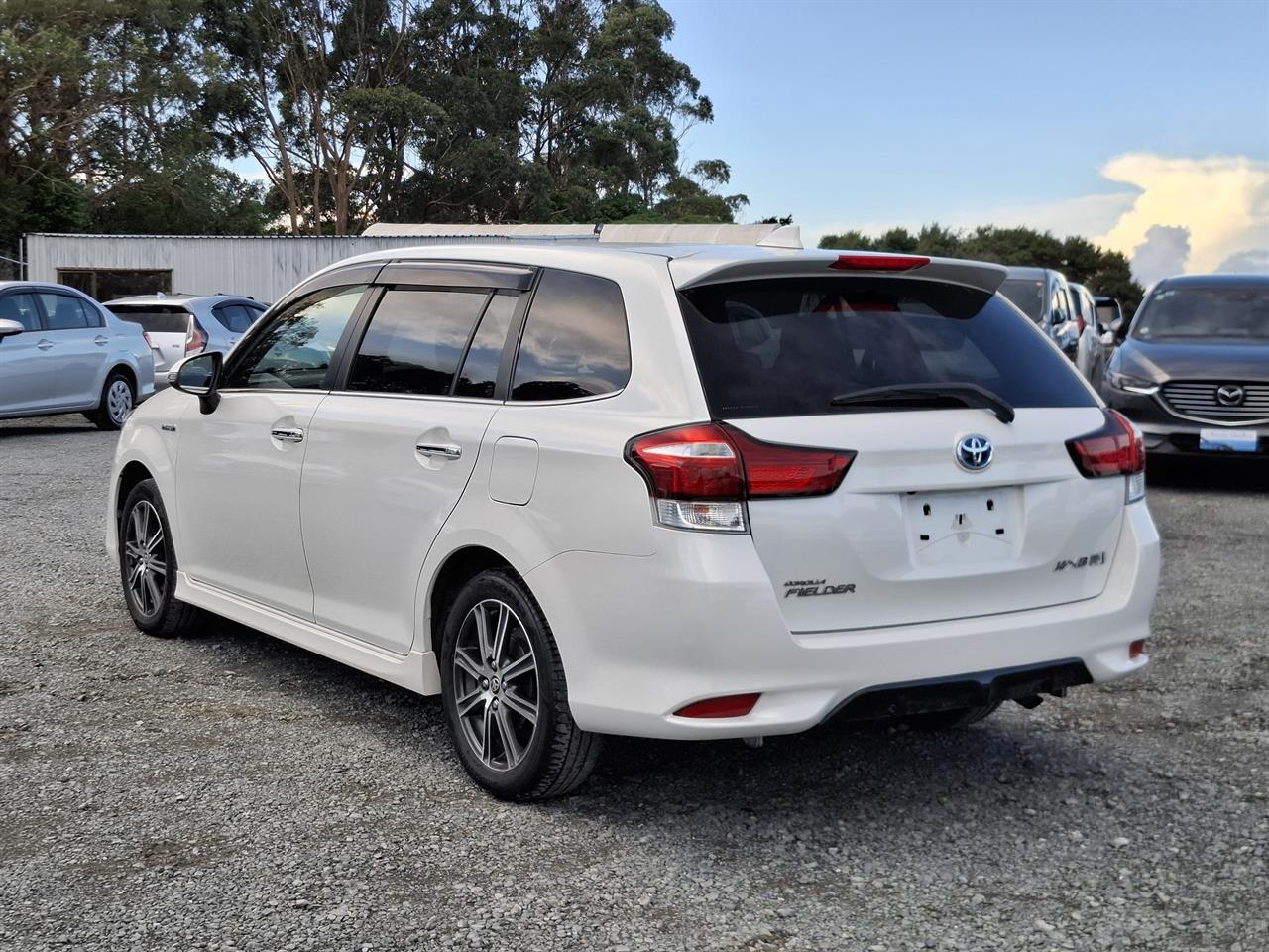 2017 Toyota Corolla Fielder.WXB.Hybrid.Safety radar.Lane assist.Rear camera.8 Airbags.Button start. Carousel 14