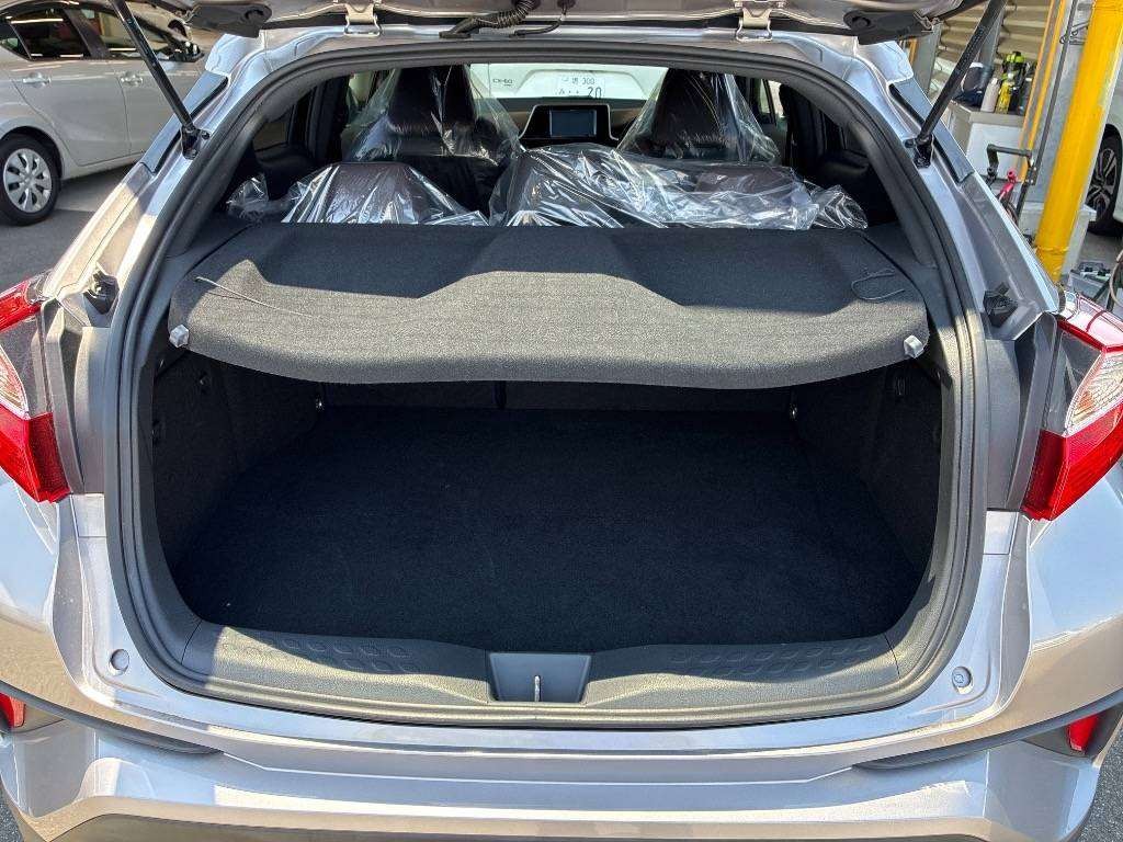 2017 Toyota C-HR Transit Hybrid G model Carousel 4