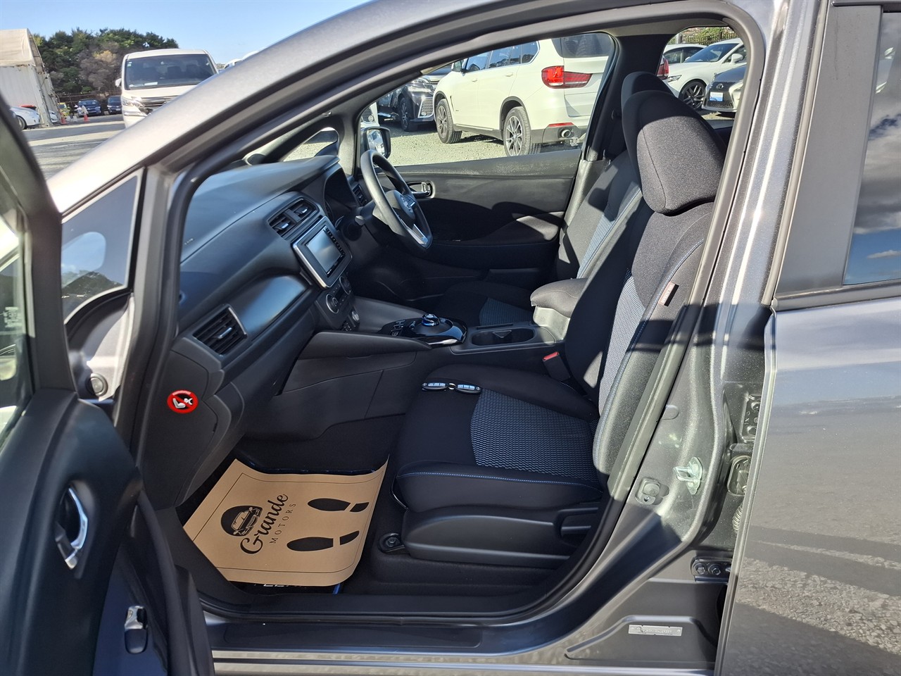 2022 Nissan Leaf 90.10% Soh low km Carousel 3