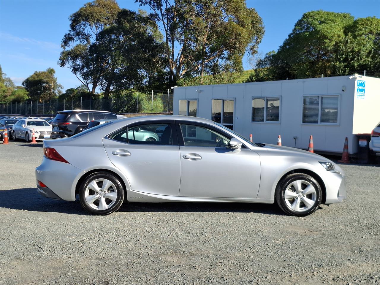 2017 Lexus IS 300h Radar cruise.Blind spot.Lane assist.Alarm.10 Airbags. Carousel 16