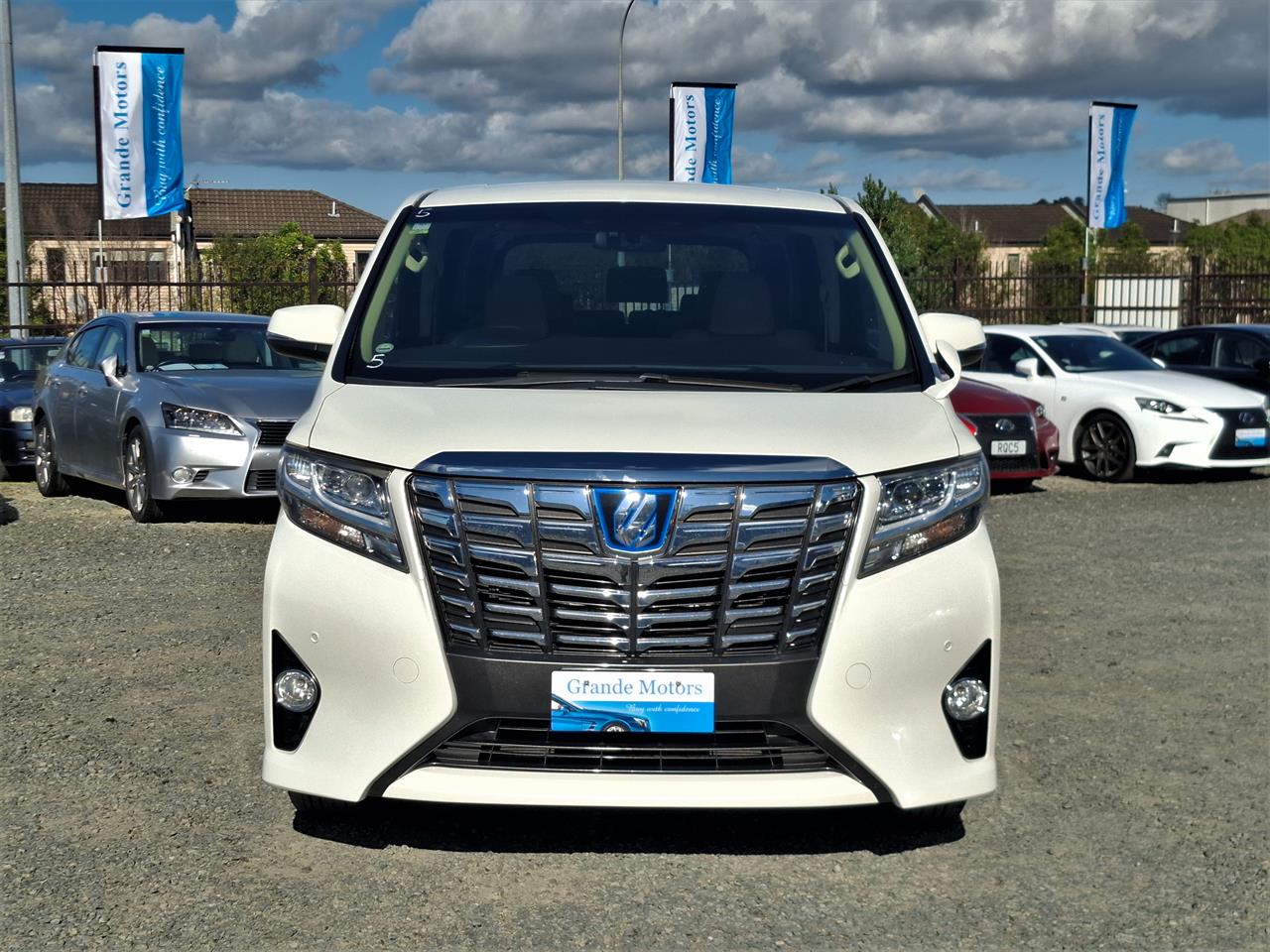 2017 Toyota Alphard Hybrid.Cruise control.Rear camera.Parking sensors. Carousel 11