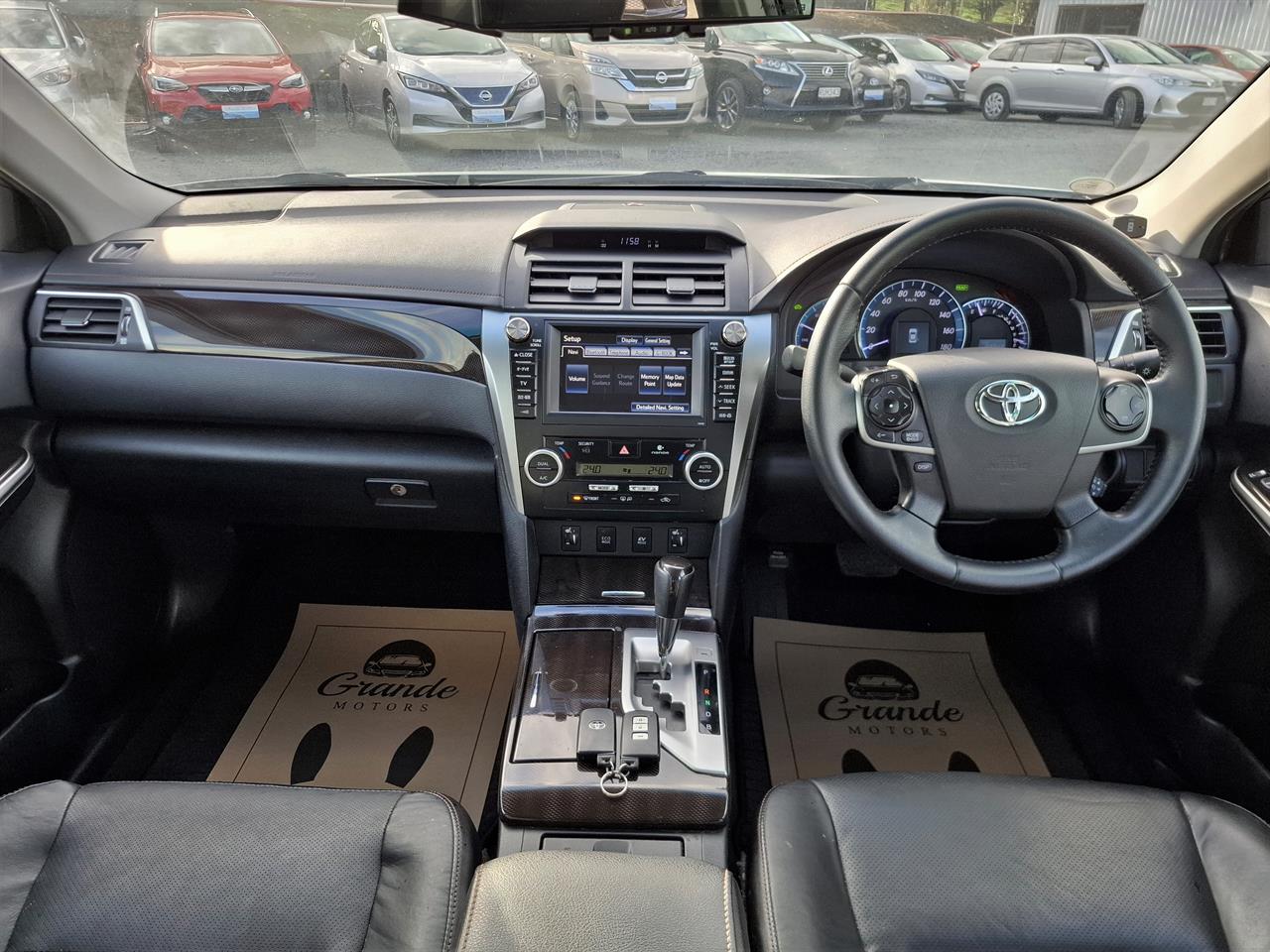 2012 Toyota Camry Hybrid.Gspec.Leather.Cruise control.8 Airbags Carousel 6