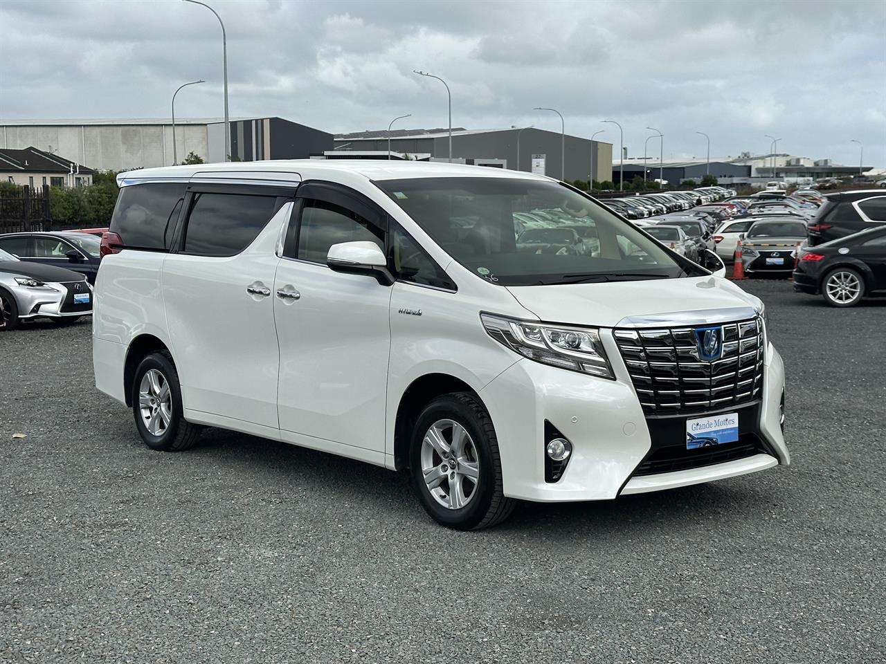 2016 Toyota Alphard Hybrid.7seats.Cruise control.Park sensors.Rear cam.Elec doors.Alarm.