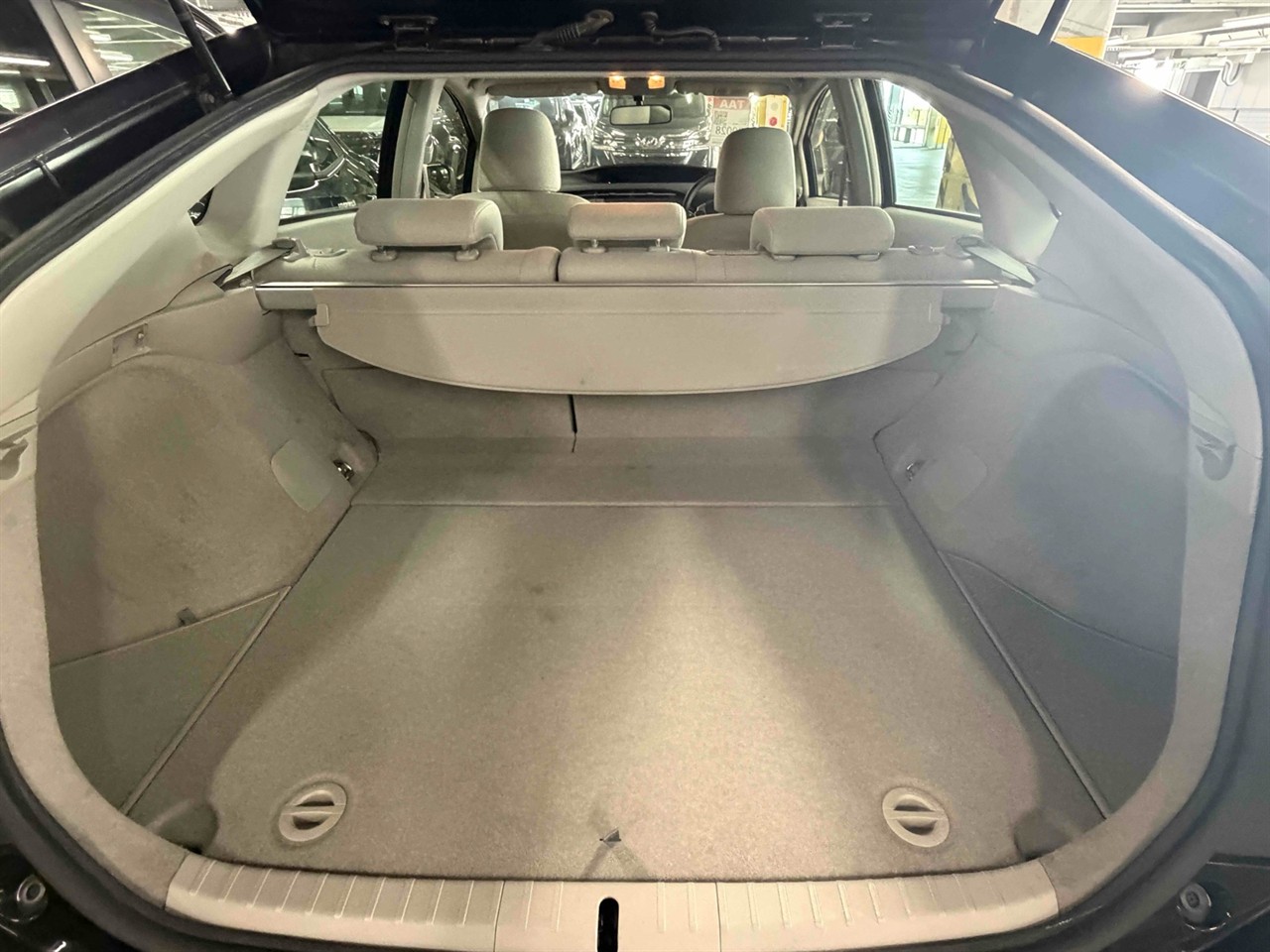 2015 Toyota Prius Transit Low km Hybrid S model Carousel 8