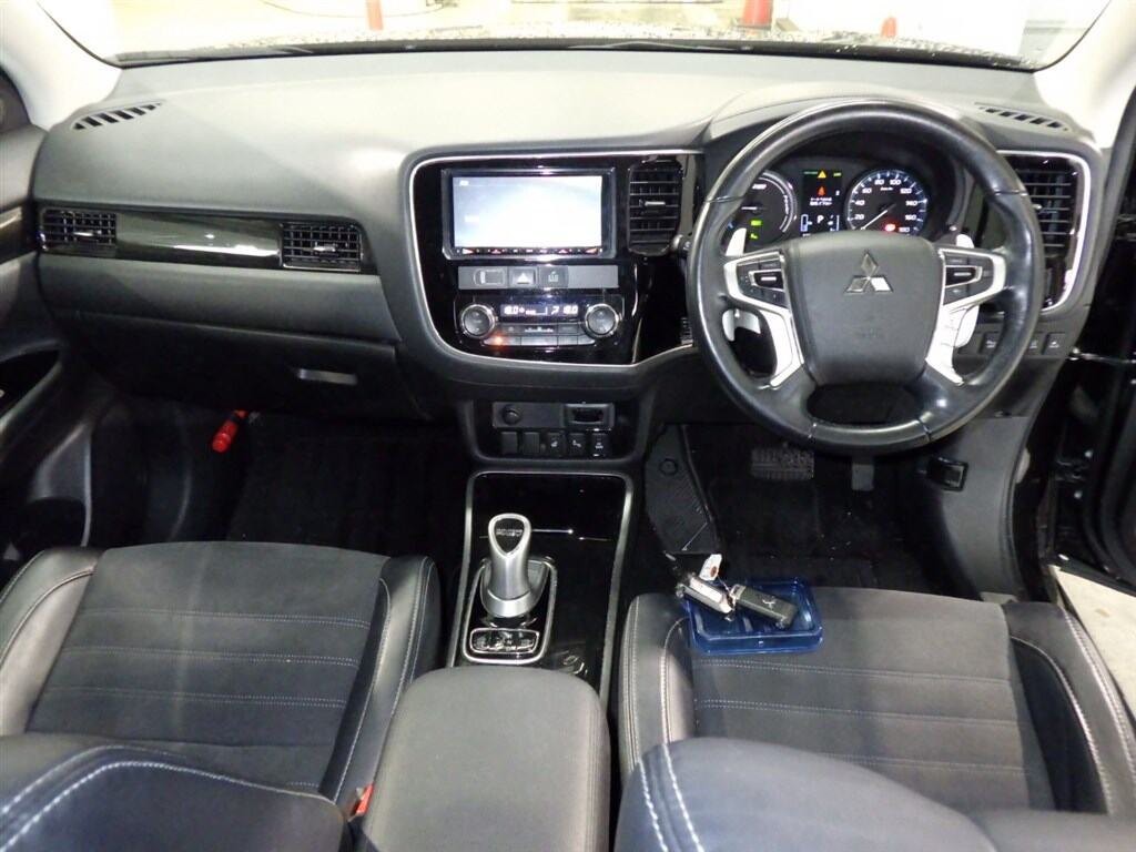 2018 Mitsubishi Outlander Transit PHV Hybrid Carousel 11