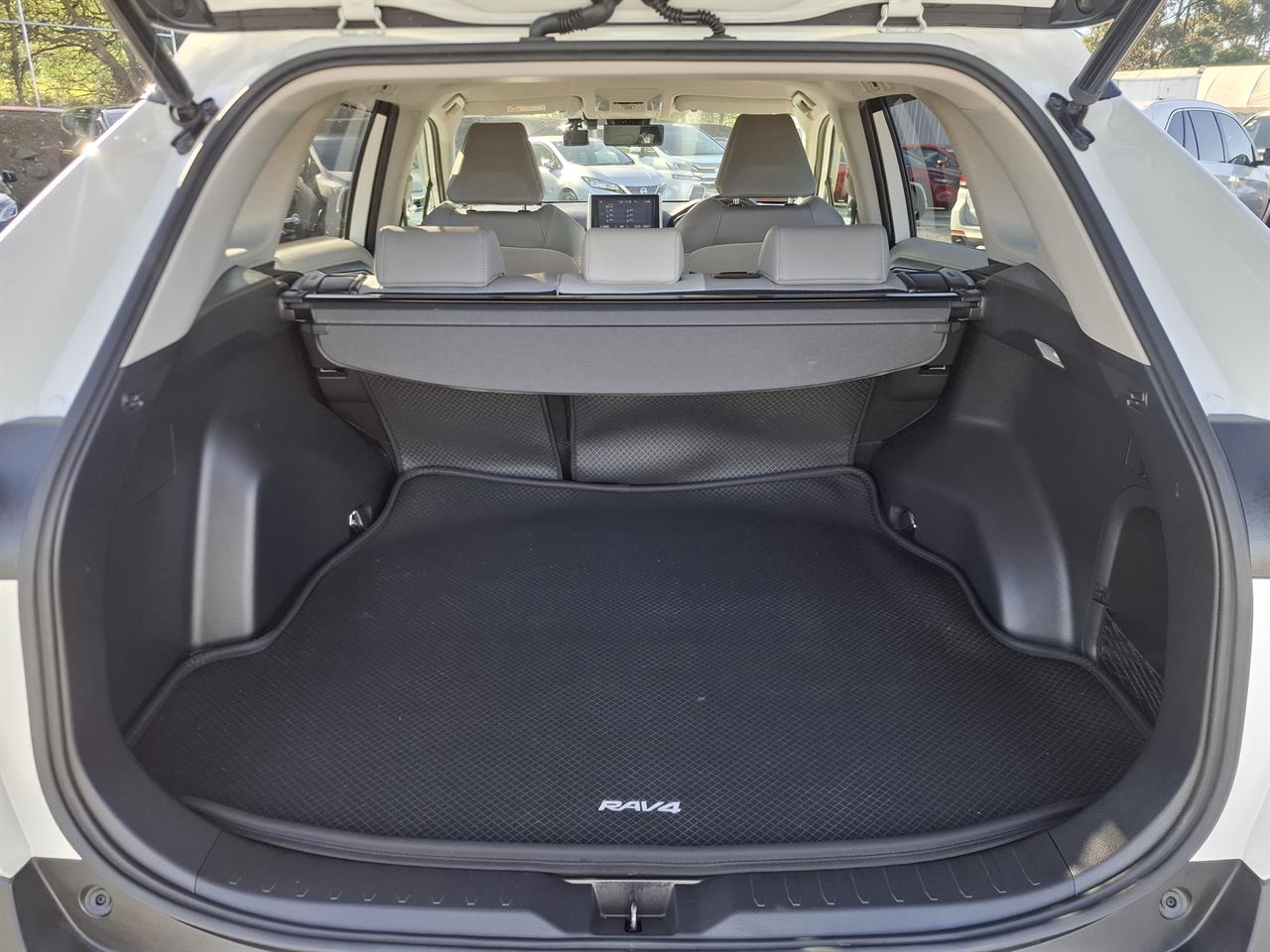 2020 Toyota RAV4 Hybrid.4WD.Leather.Lane assist.Radar cruise.Rear cam.Park sens.Alarm. Carousel 17