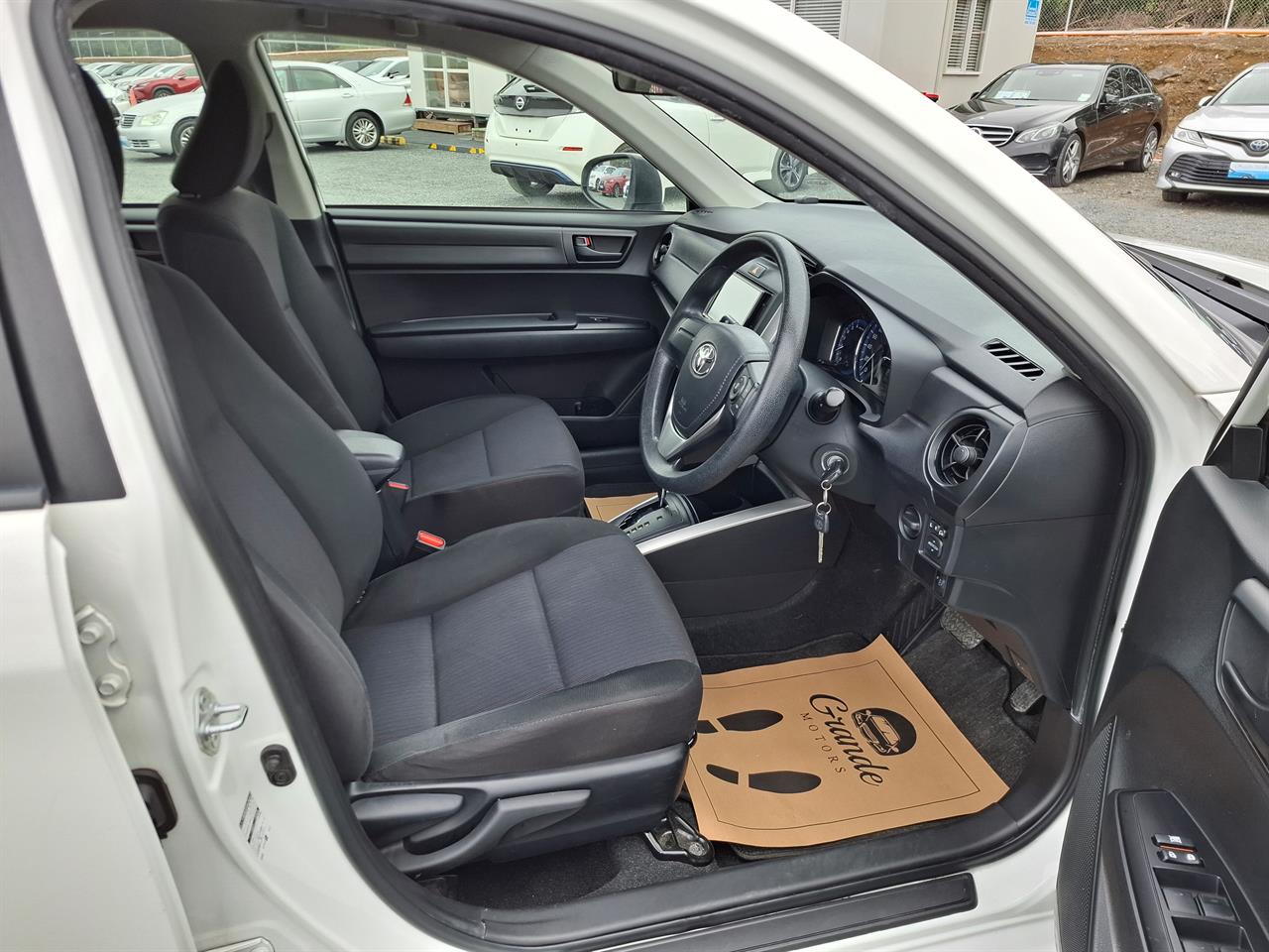 2016 Toyota Corolla Fielder.Hybrid.Rear camera.New tires. Carousel 1