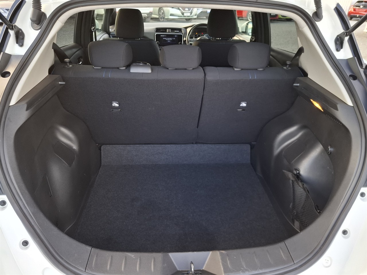 2022 Nissan Leaf 90.31% Soh G English display Grade 5 Carousel 15