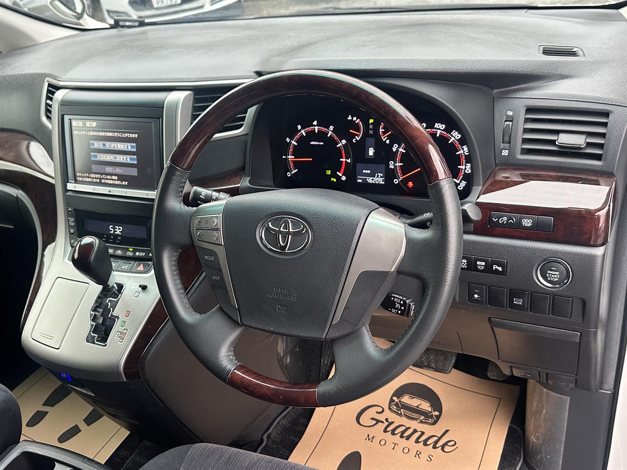 2013 Toyota Alphard 8 seater.Rear camera.Park sensors.Cruise control.8 SRS Airbags. Carousel 9
