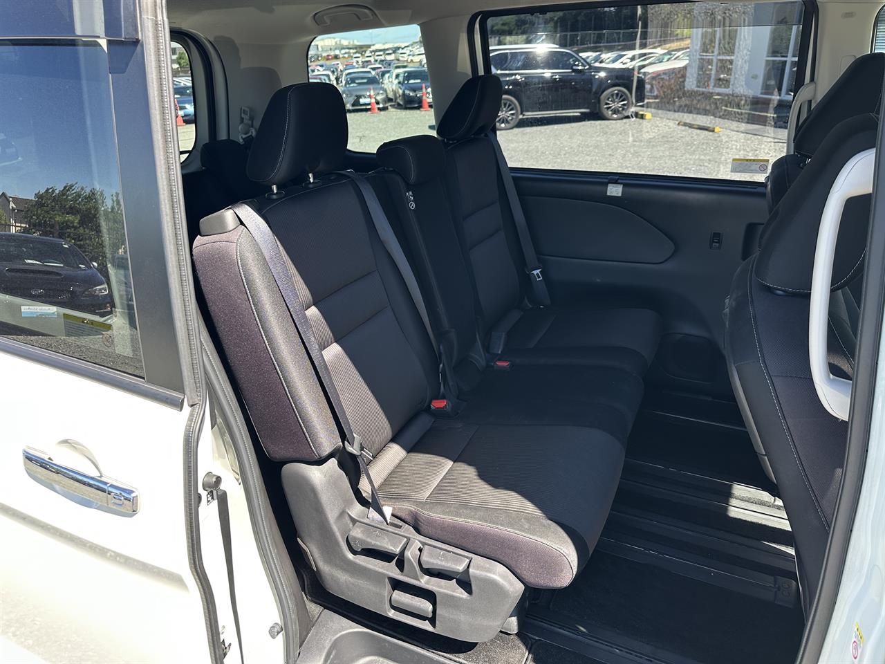 2017 Nissan Serena Highway Star.Hybrid.8 seats.360 camera.Safery radar.Cruise control.Park sensors. Carousel 1