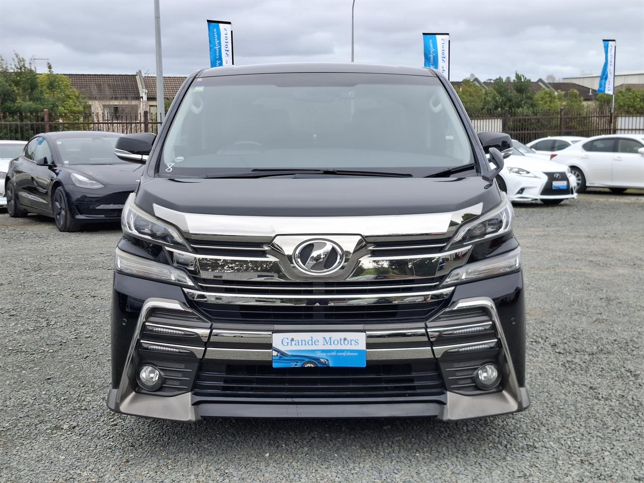 2016 Toyota Vellfire Rear camera.Electric doors.Rea cam.8 Airbags. Carousel 11