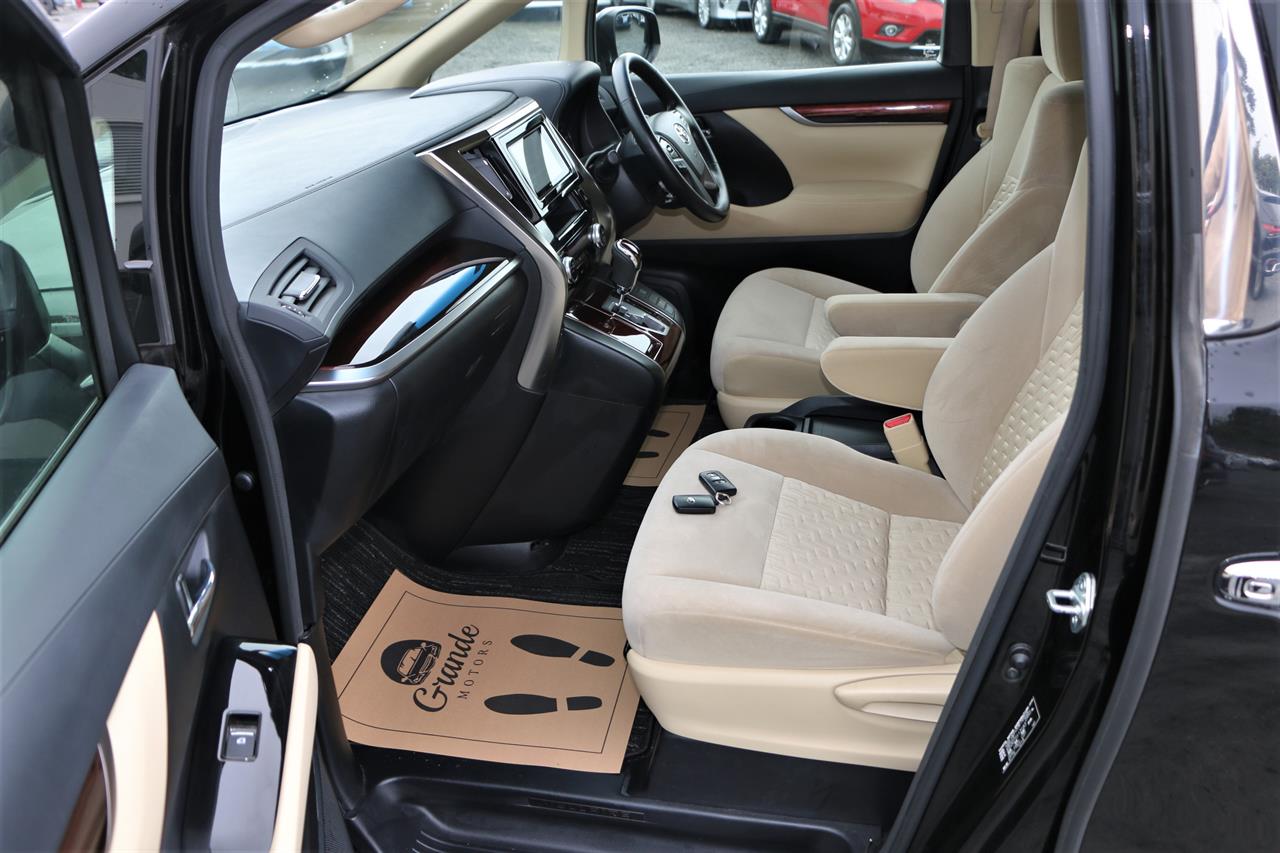 2017 Toyota Vellfire 8 seats.Rear camera.Park sensors.10 Airbags.Button start. Carousel 3