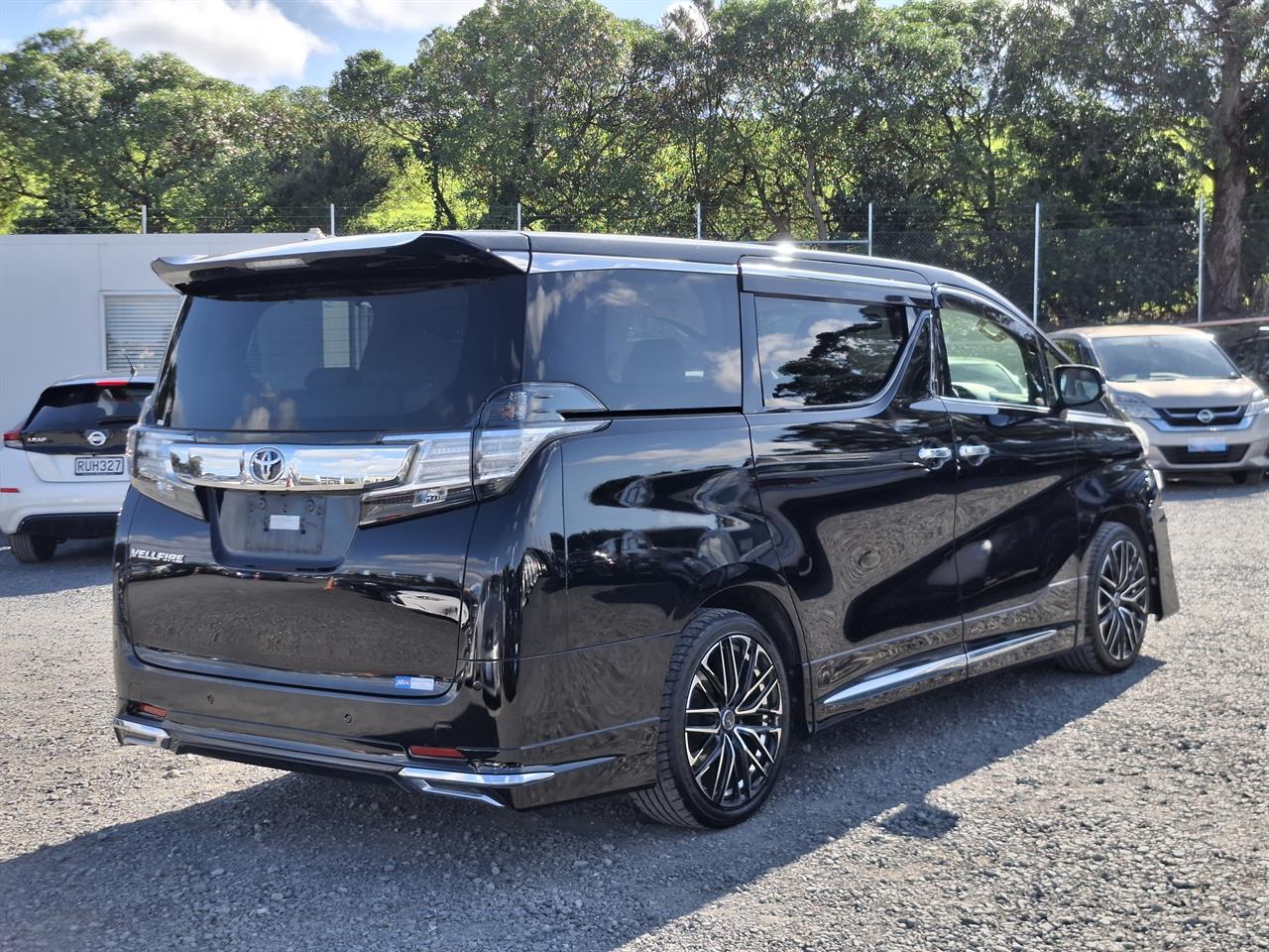 2016 Toyota Vellfire V spec.8 seats.Cruise control.Park sens.Alloys.8 Airbags. Carousel 16