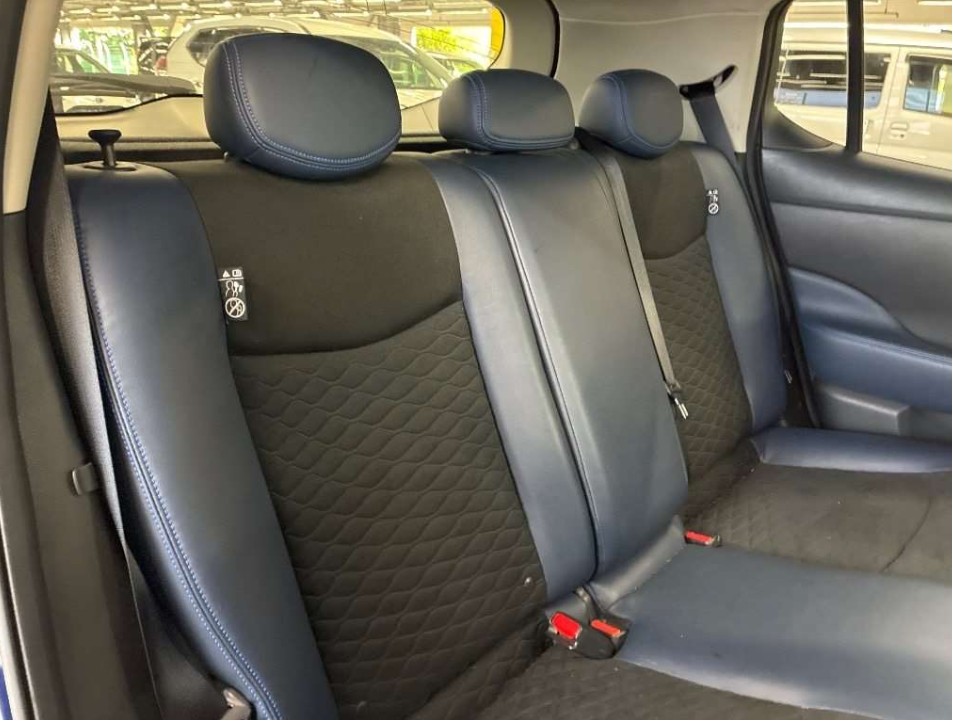2021 Nissan Leaf 62kw 90,40% Soh Autech model Pro-pilot Carousel 6