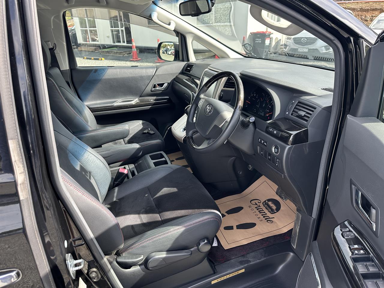 2013 Toyota Vellfire Golden Eye.Park sensors.Rear cam.Cruise control.8 Airbags. Carousel 1