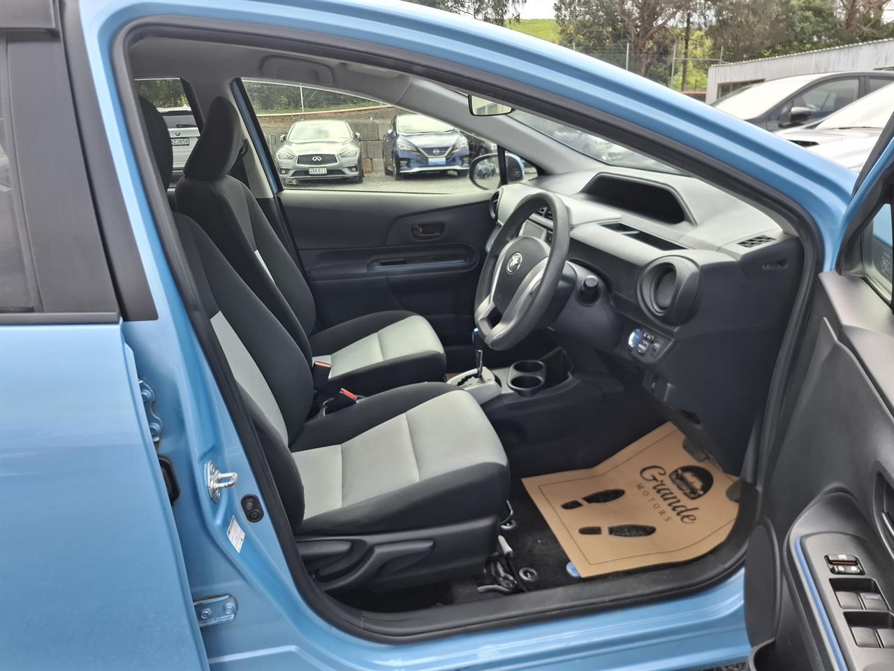 second hand 2013 Toyota Aqua S package.Button start.Rear camera. for sale NZ Collage 2