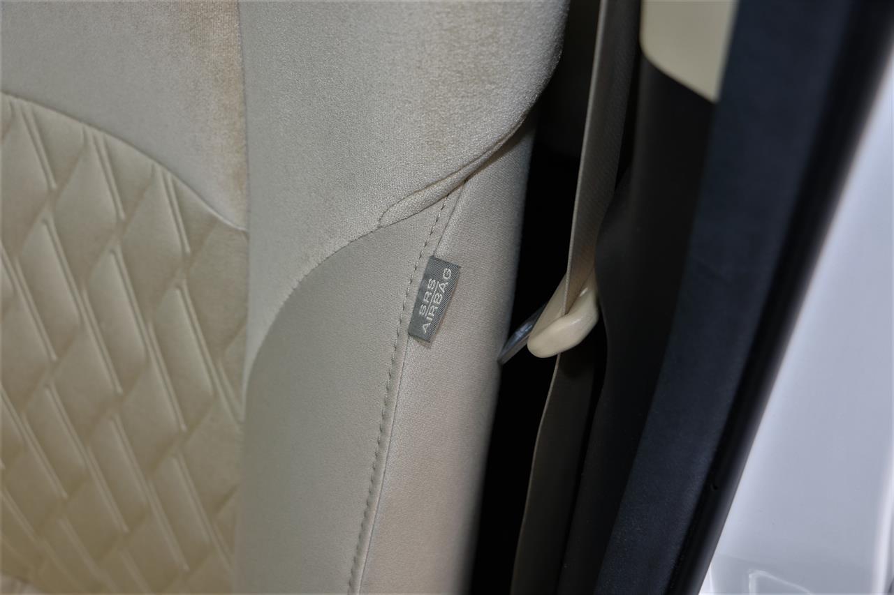 2019 Toyota Vellfire 8 seater.Rear cam.Radar cruise.Park sensors.8 Airbags. Carousel 3